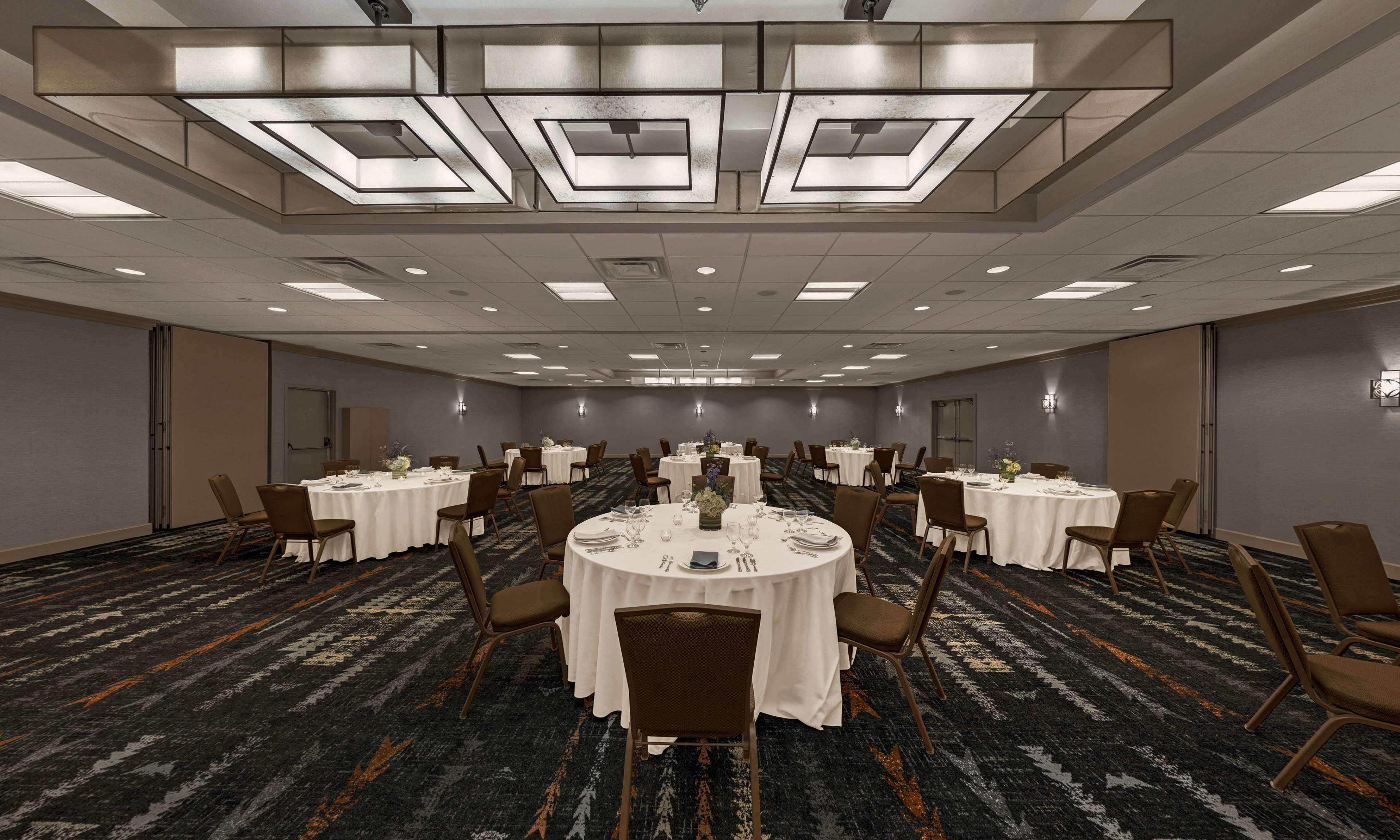 Embassy Suites By Hilton Oklahoma City Will Rogers Airport Exterior photo