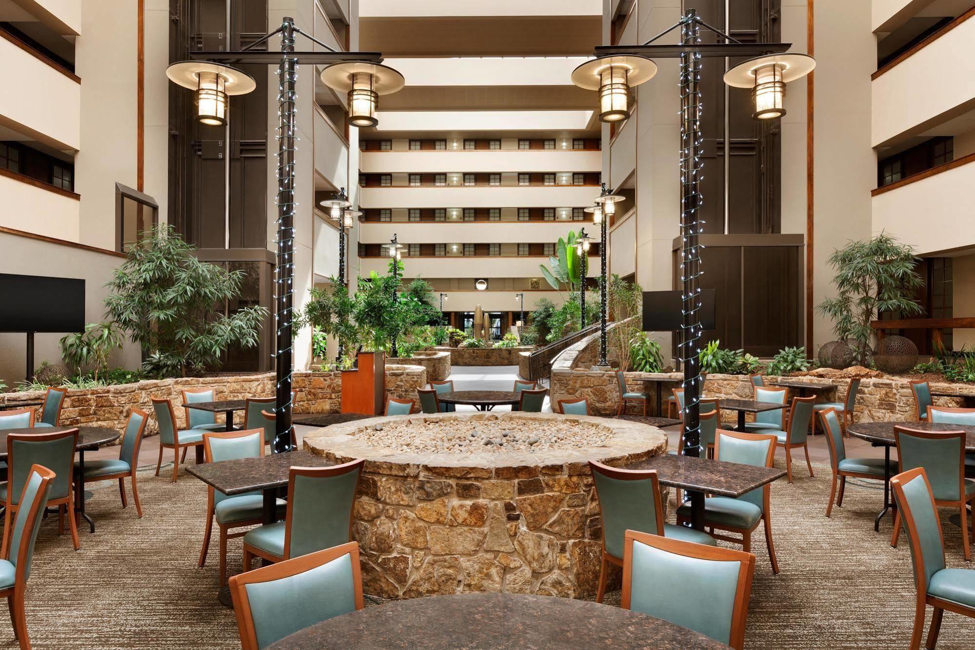 Embassy Suites By Hilton Oklahoma City Will Rogers Airport Exterior photo